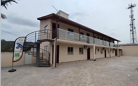 Pousada paraíso Ap próximo ao centro da praia de baixo